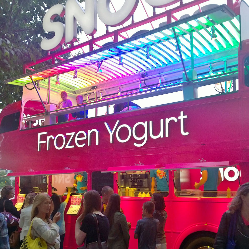 Eat frozen yogurt in central London.